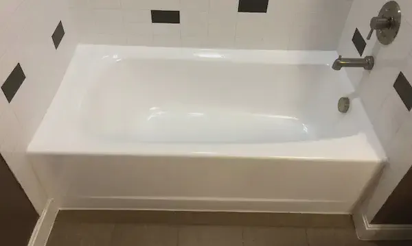 Professional bathtub refinishing service in DFW - before and after results